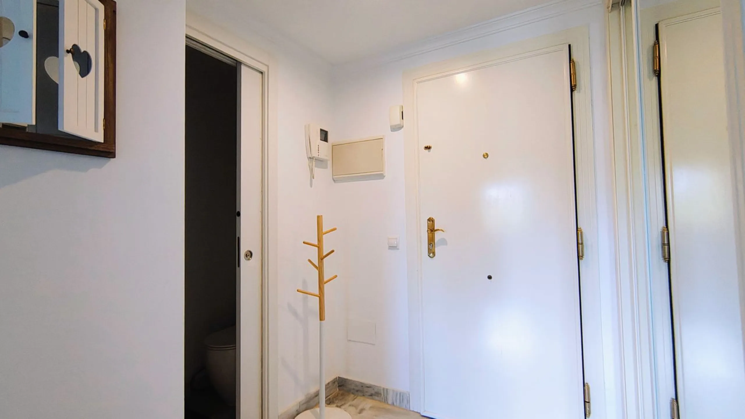 Apartment - Middle Floor Apartment в продаже в Marbella, Málaga. В доме 4 спален и 3 ванных комнат. Площадь дома 101 м²