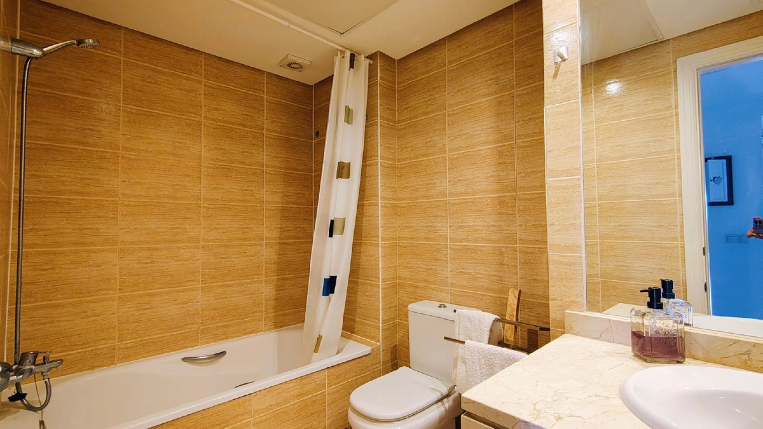 Apartment - Middle Floor Apartment в продаже в Marbella, Málaga. В доме 4 спален и 3 ванных комнат. Площадь дома 101 м²