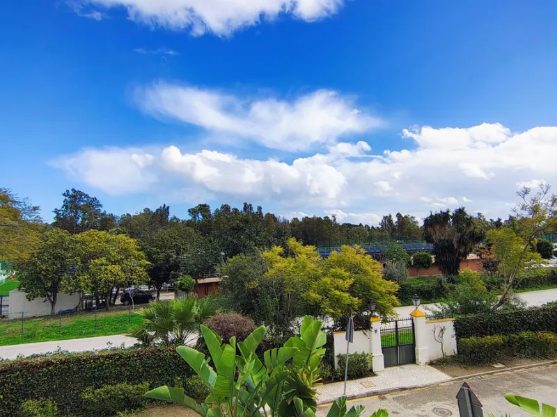 Apartment - Middle Floor Apartment в продаже в Marbella, Málaga. В доме 4 спален и 3 ванных комнат. Площадь дома 101 м²