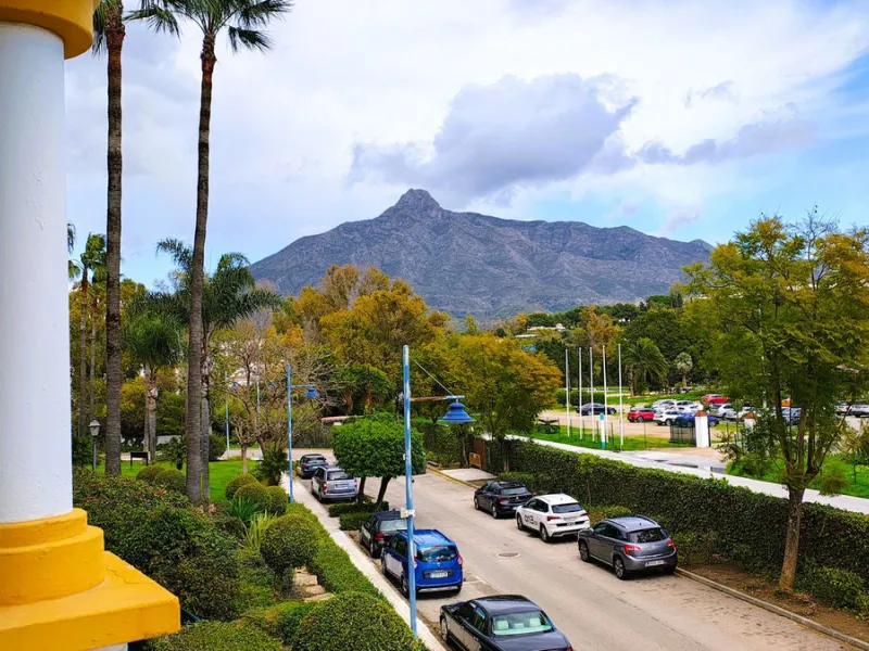 Apartment - Middle Floor Apartment в продаже в Marbella, Málaga. В доме 4 спален и 3 ванных комнат. Площадь дома 101 м²