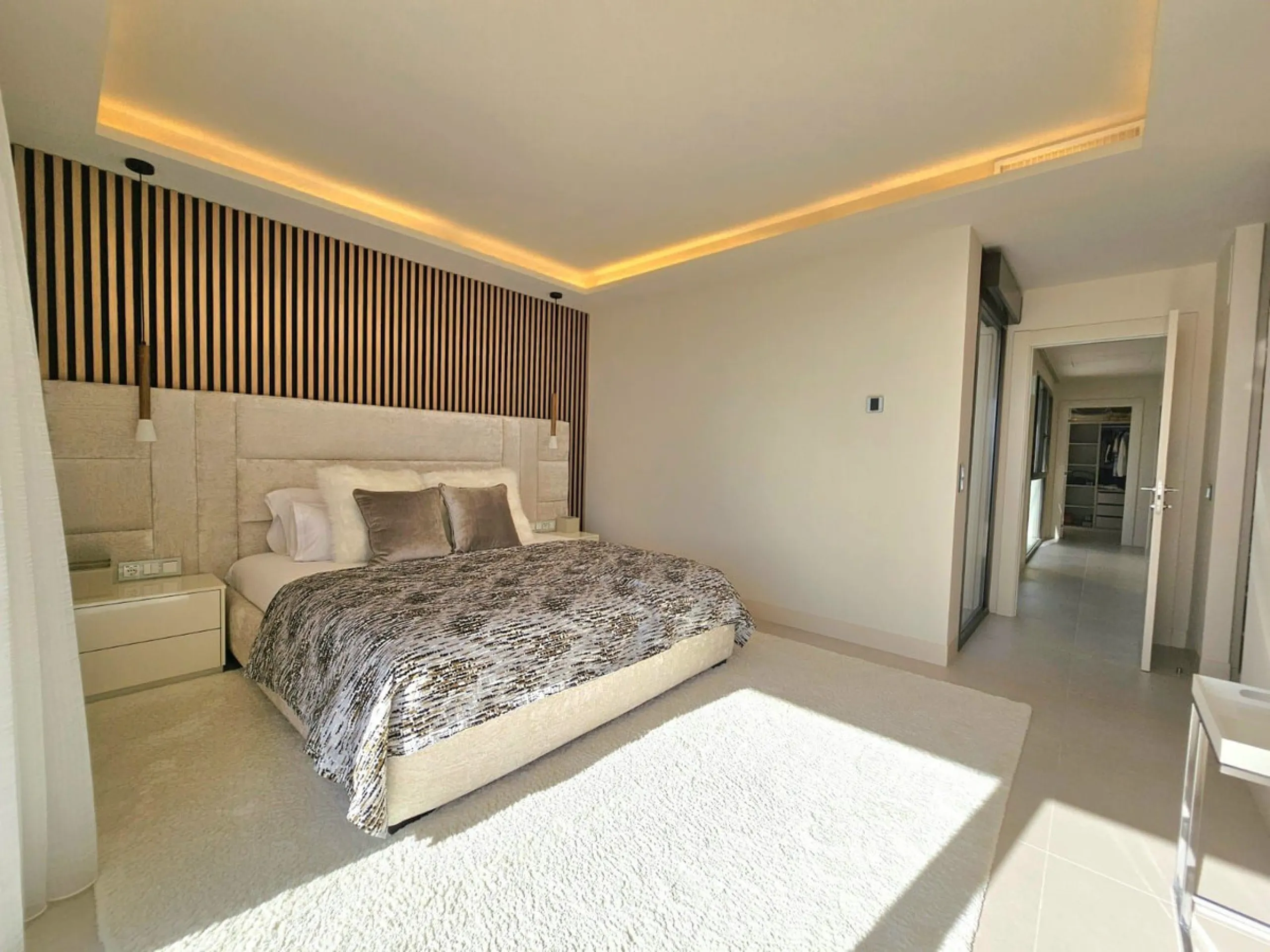 This beautiful house is located in an enviable beachfront position within the prestigious Velaya development on the New Golden Mile, offering breathtaking sea views and direct access to the beach.