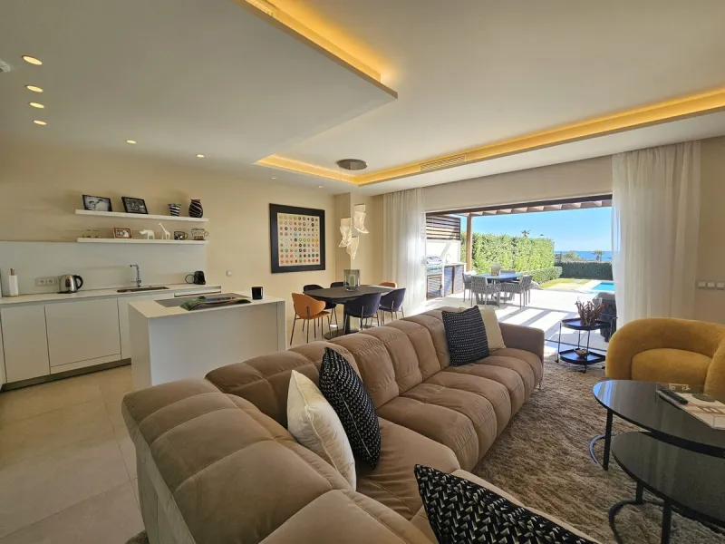 This beautiful house is located in an enviable beachfront position within the prestigious Velaya development on the New Golden Mile, offering breathtaking sea views and direct access to the beach.