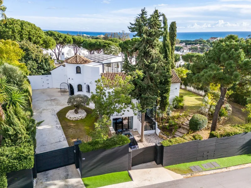 *Drone video and walkthrough video available. Urbanisation Hacienda Las Chapas.