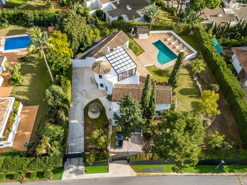 *Drone video and walkthrough video available. Urbanisation Hacienda Las Chapas.