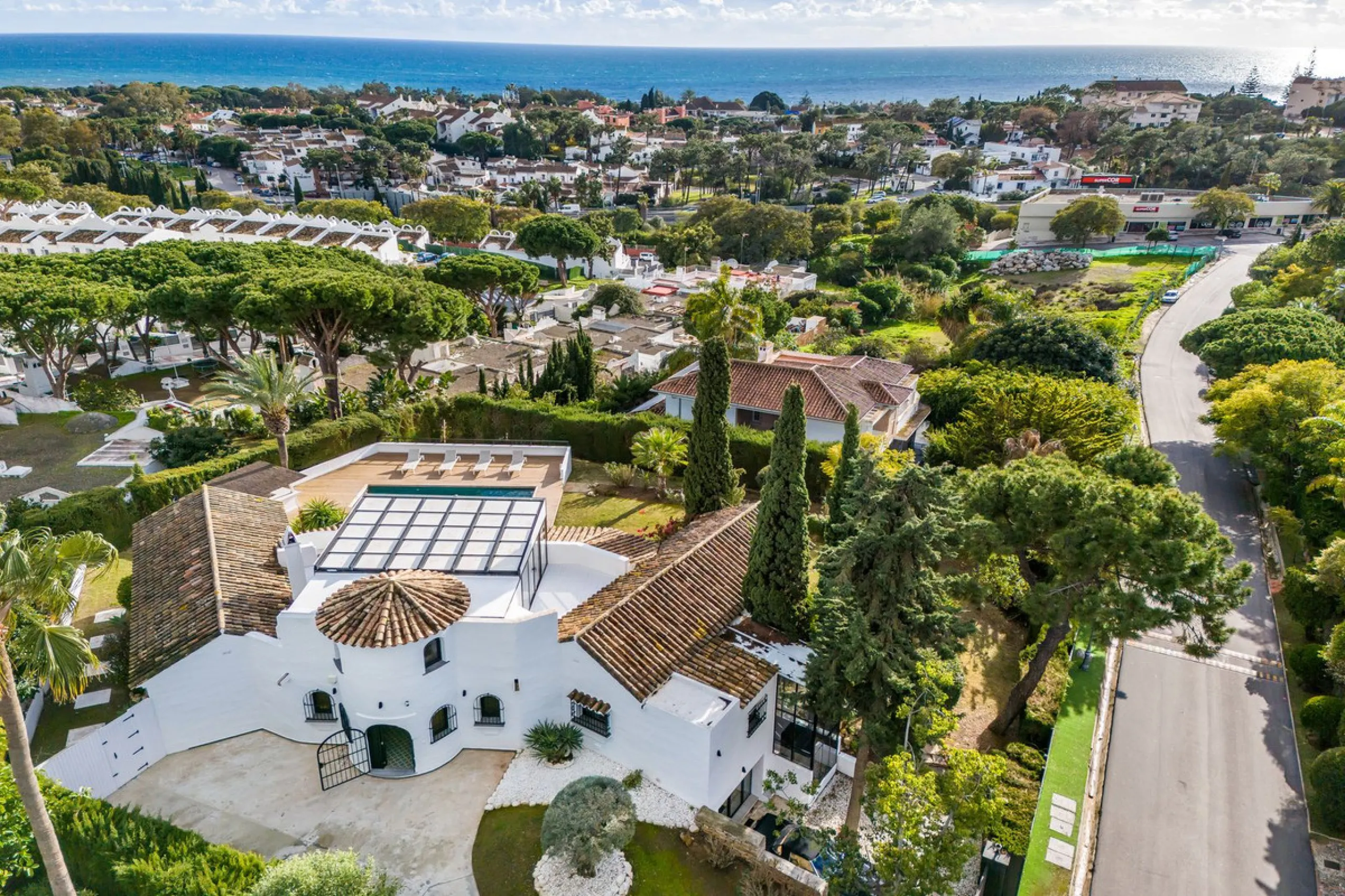 *Drone video and walkthrough video available. Urbanisation Hacienda Las Chapas.
