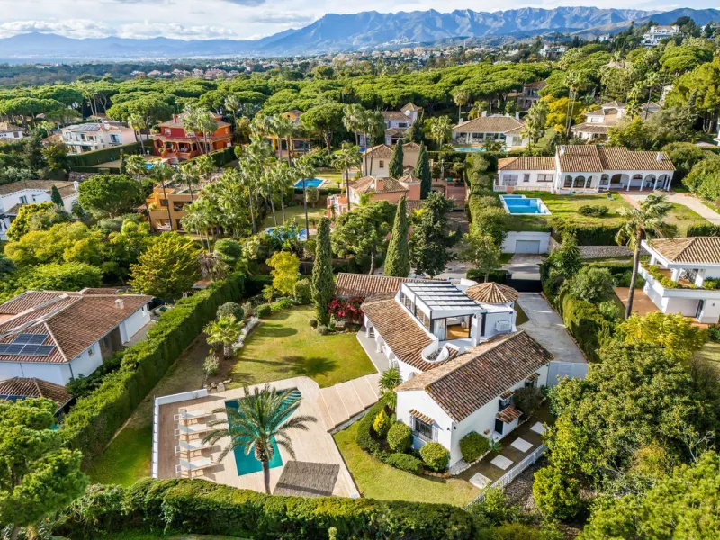 *Drone video and walkthrough video available. Urbanisation Hacienda Las Chapas.