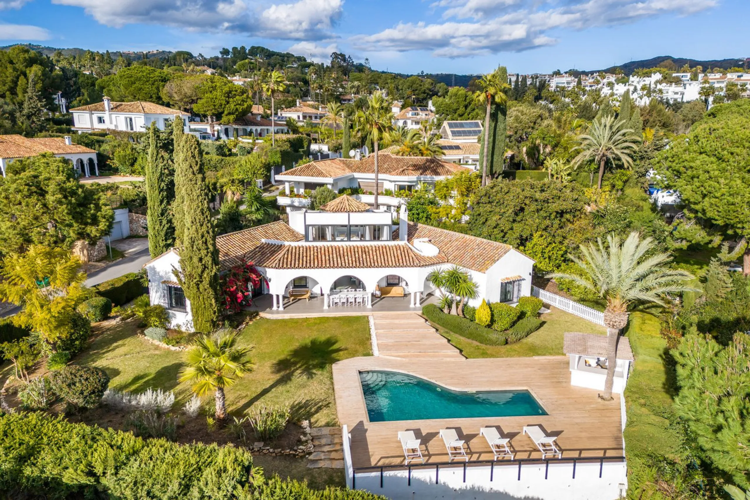 *Drone video and walkthrough video available. Urbanisation Hacienda Las Chapas.