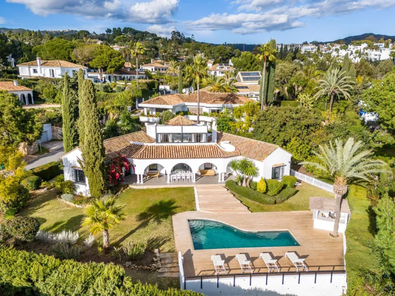 *Drone video and walkthrough video available. Urbanisation Hacienda Las Chapas.