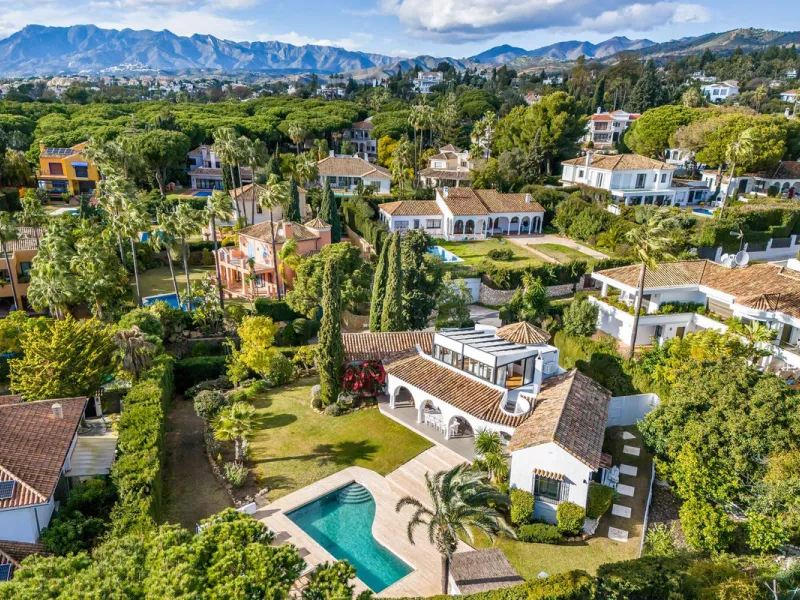 *Drone video and walkthrough video available. Urbanisation Hacienda Las Chapas.