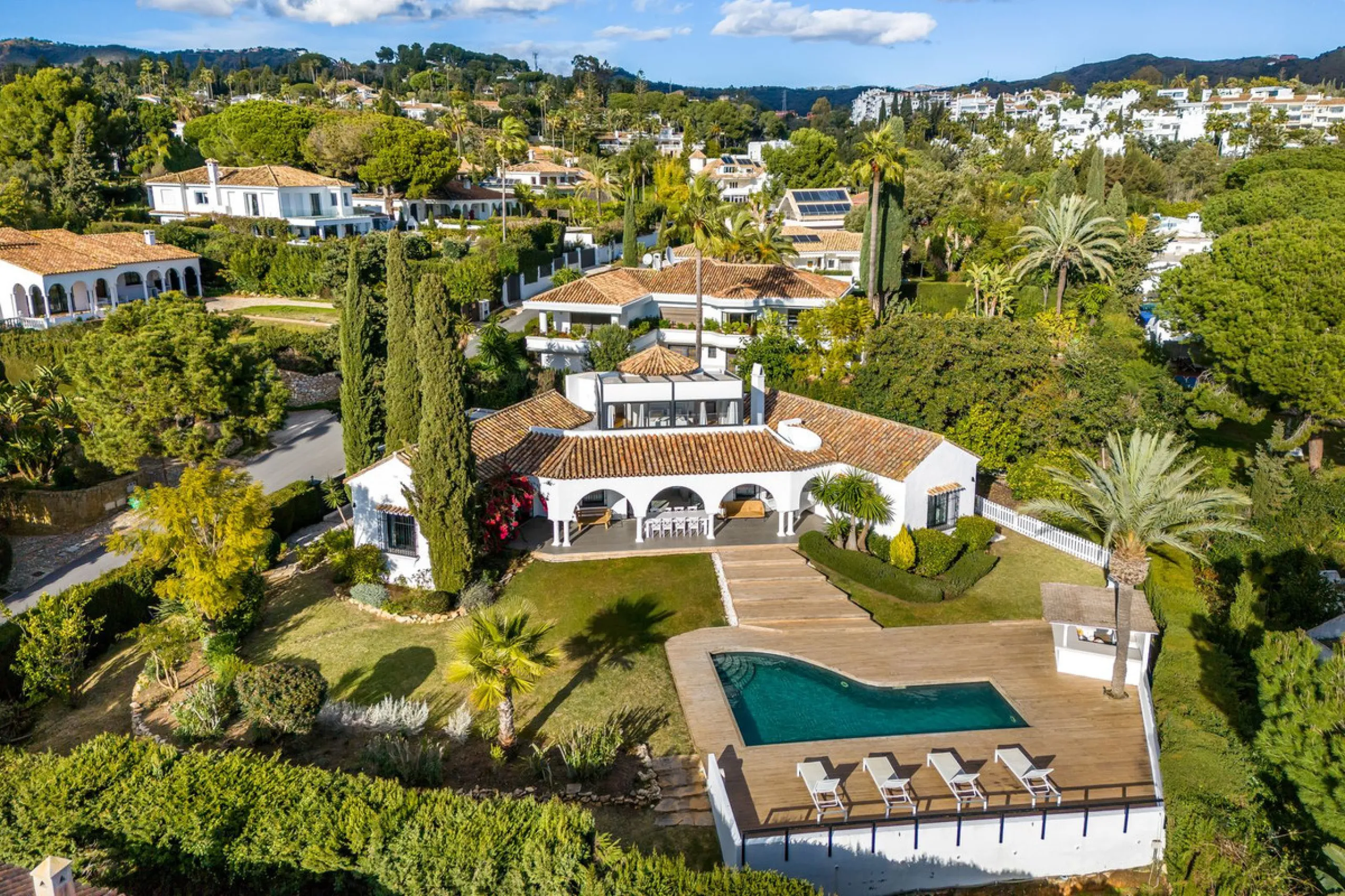 *Drone video and walkthrough video available. Urbanisation Hacienda Las Chapas.