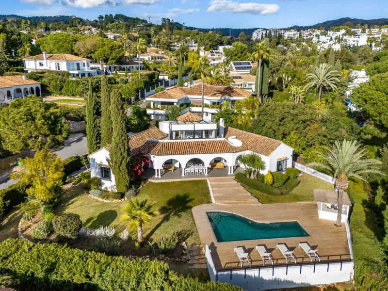 *Drone video and walkthrough video available. Urbanisation Hacienda Las Chapas.