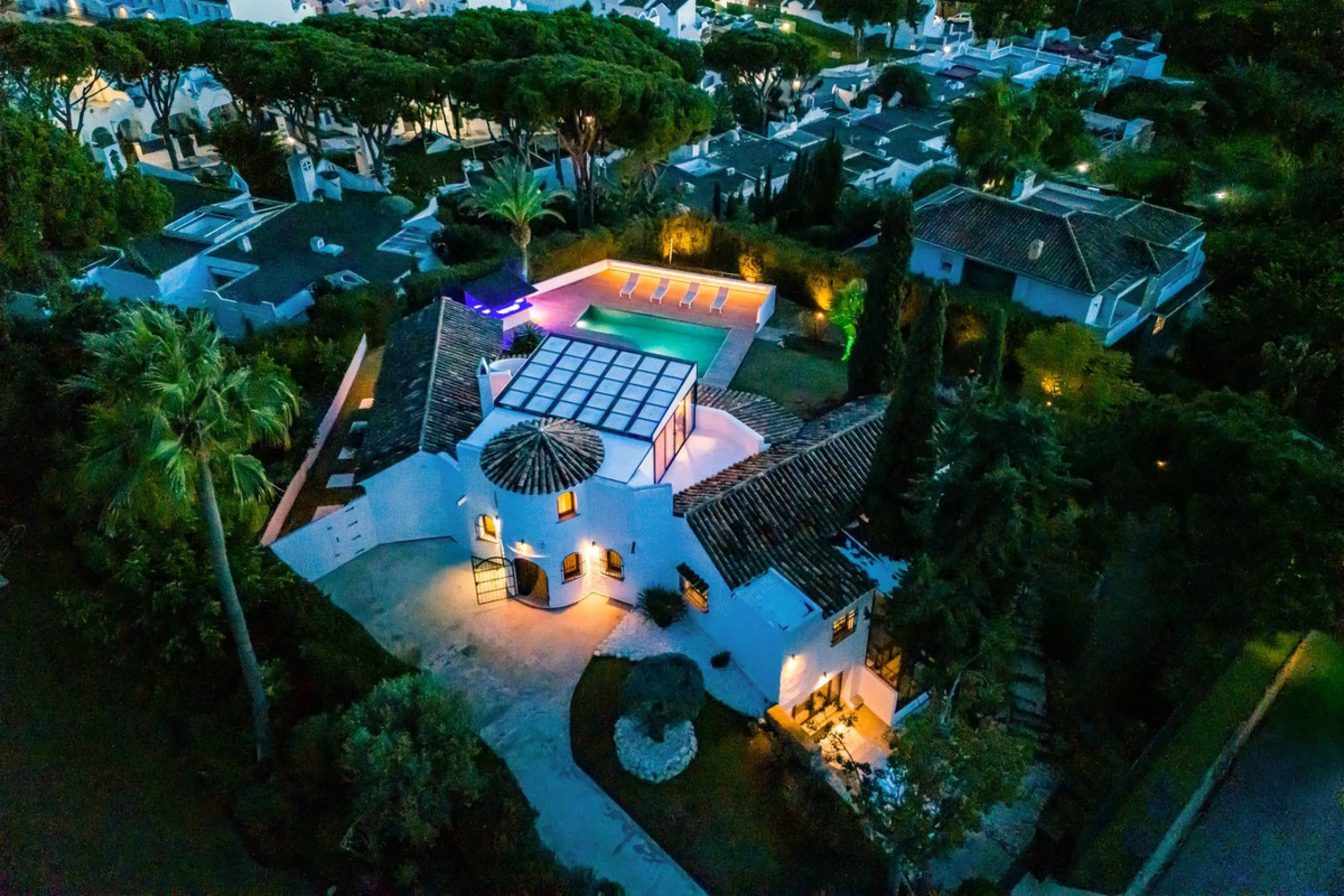 *Drone video and walkthrough video available. Urbanisation Hacienda Las Chapas.