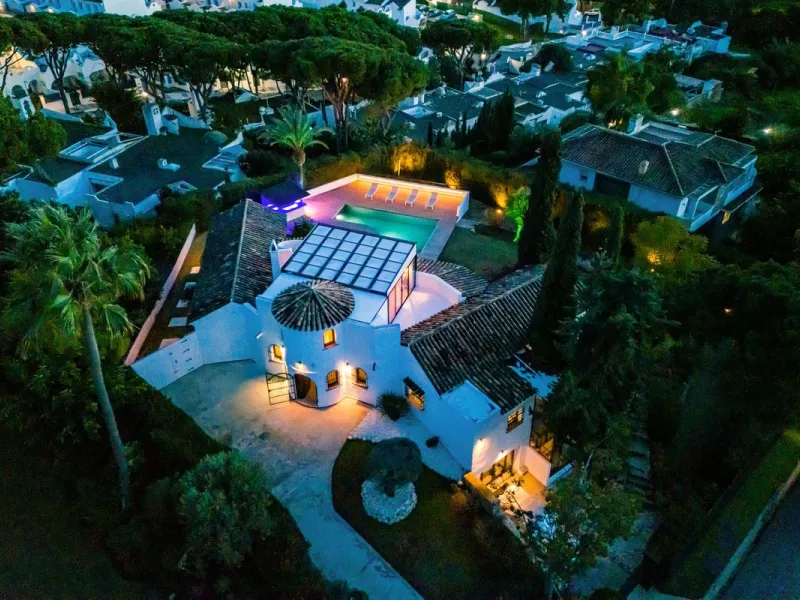 *Drone video and walkthrough video available. Urbanisation Hacienda Las Chapas.