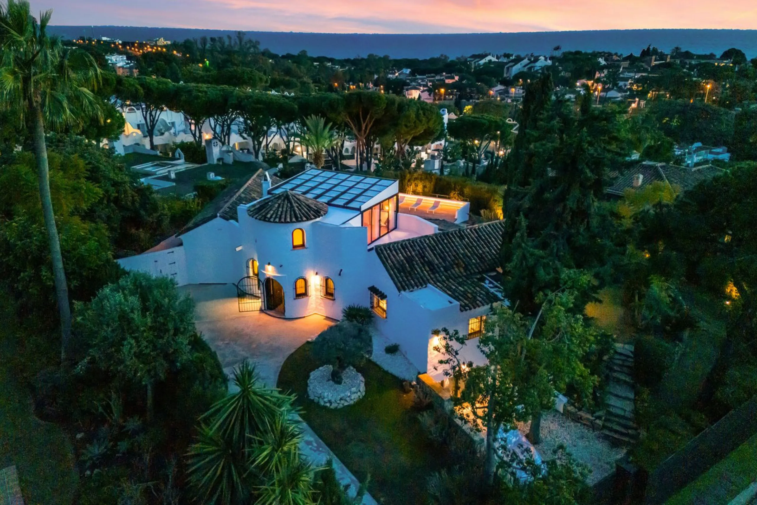 *Drone video and walkthrough video available. Urbanisation Hacienda Las Chapas.