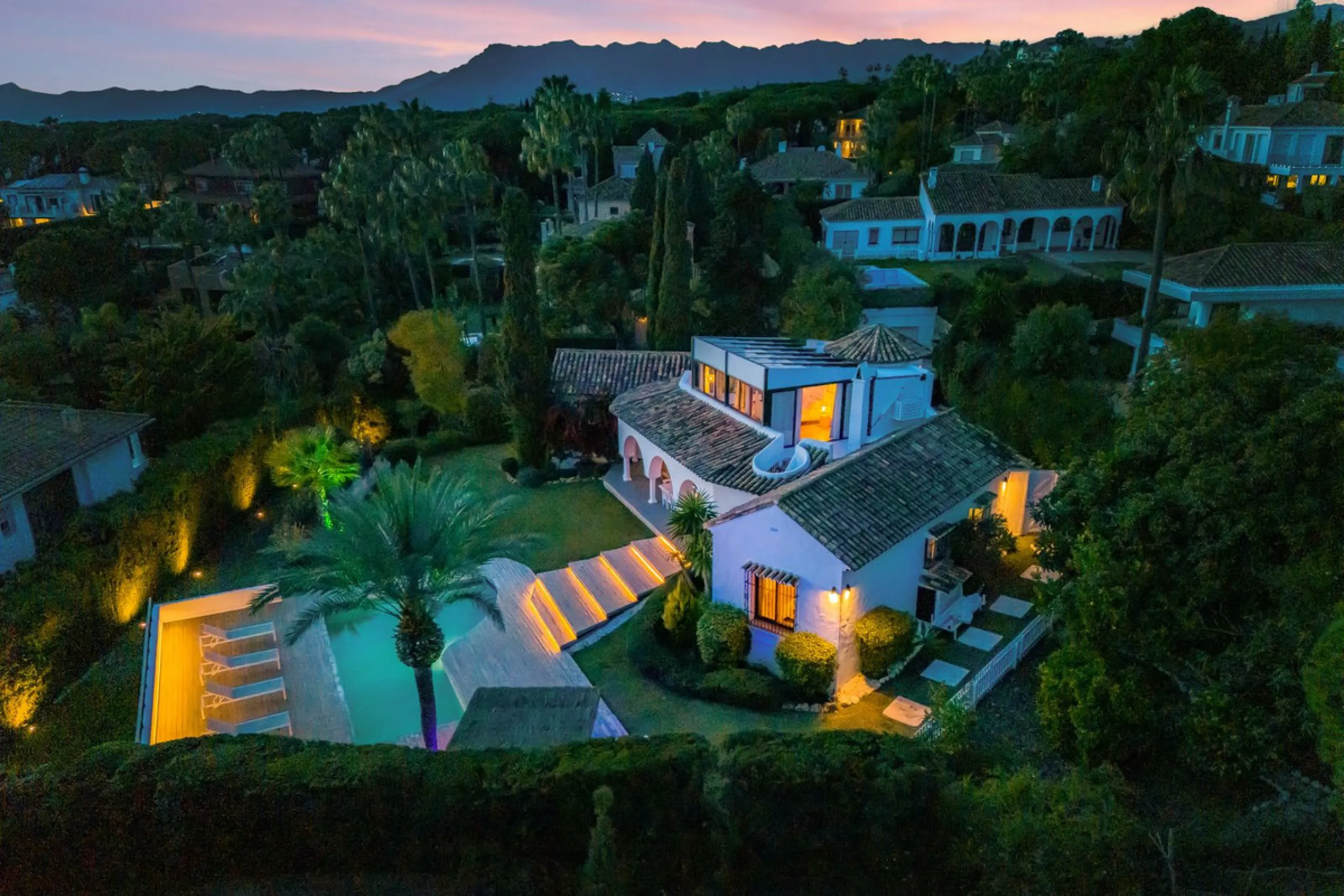 *Drone video and walkthrough video available. Urbanisation Hacienda Las Chapas.
