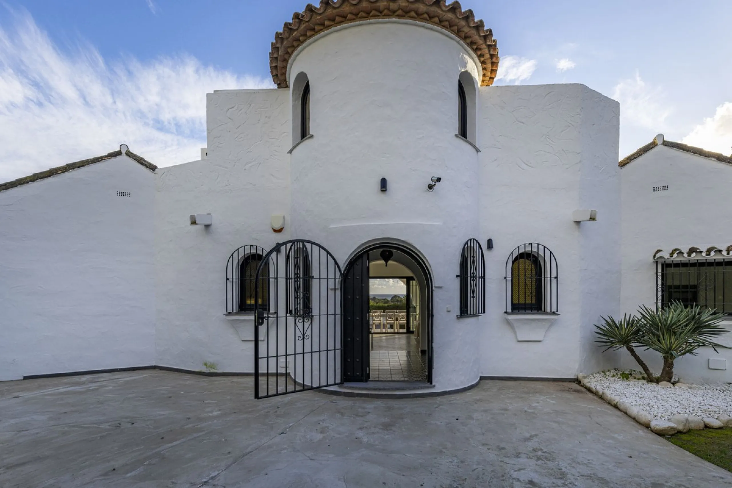 *Drone video and walkthrough video available. Urbanisation Hacienda Las Chapas.