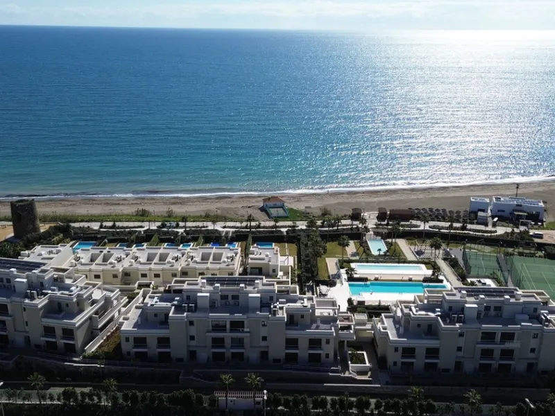 This beautiful house is located in an enviable beachfront position within the prestigious Velaya development on the New Golden Mile, offering breathtaking sea views and direct access to the beach.