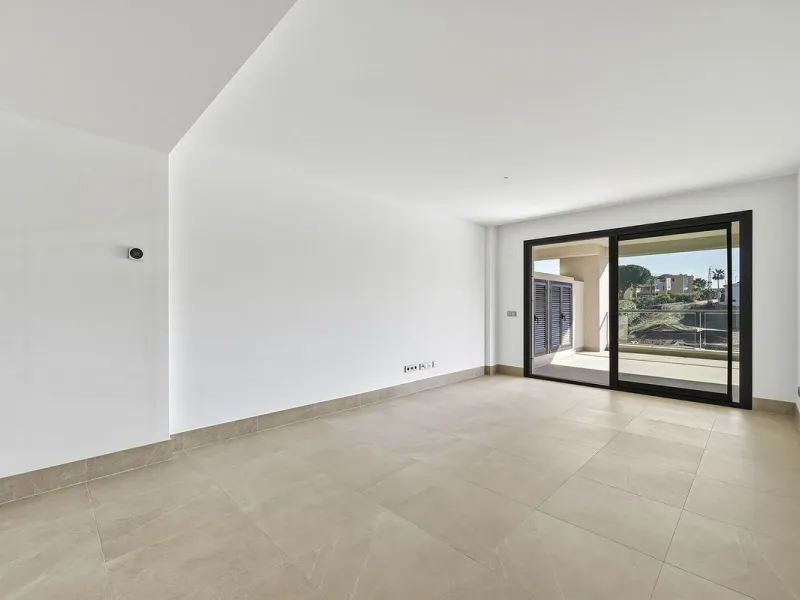 Modern 3-Bedroom Corner Apartment with West Orientation in Casares Beach