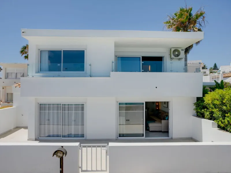 A beautifully renovated beachfront villa with perfect sea views. The house has been tastefully modernised to offer a large open plan living room with fully fitted modern kitchen, on the lower level is also one of the 3 bedrooms with bathroom.