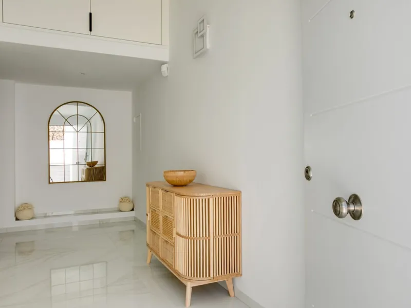 A beautifully renovated beachfront villa with perfect sea views. The house has been tastefully modernised to offer a large open plan living room with fully fitted modern kitchen, on the lower level is also one of the 3 bedrooms with bathroom.