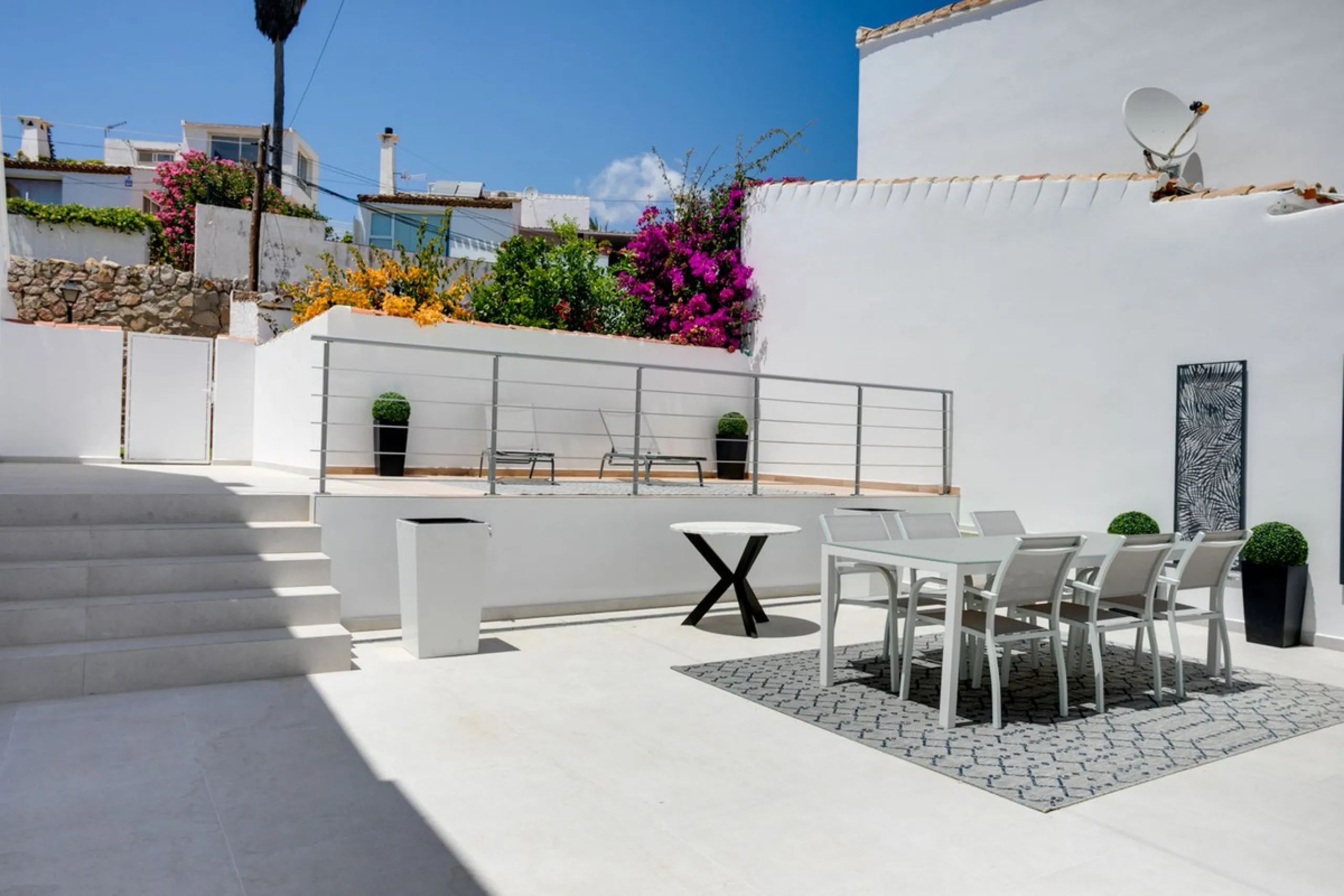 A beautifully renovated beachfront villa with perfect sea views. The house has been tastefully modernised to offer a large open plan living room with fully fitted modern kitchen, on the lower level is also one of the 3 bedrooms with bathroom.