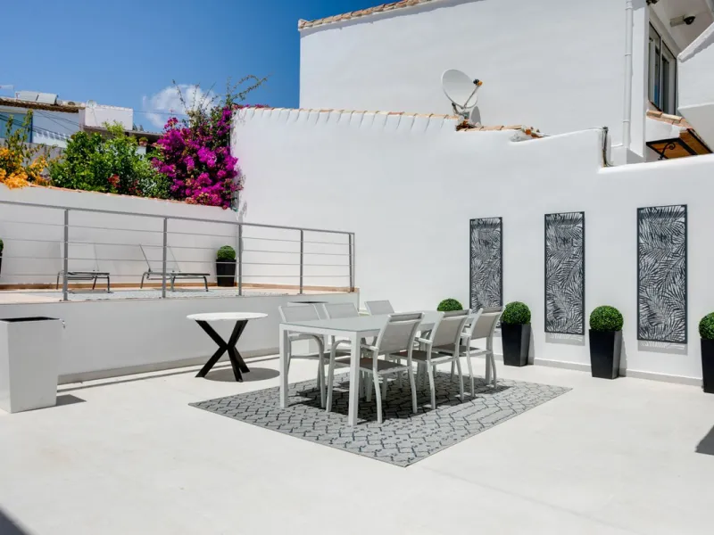 A beautifully renovated beachfront villa with perfect sea views. The house has been tastefully modernised to offer a large open plan living room with fully fitted modern kitchen, on the lower level is also one of the 3 bedrooms with bathroom.