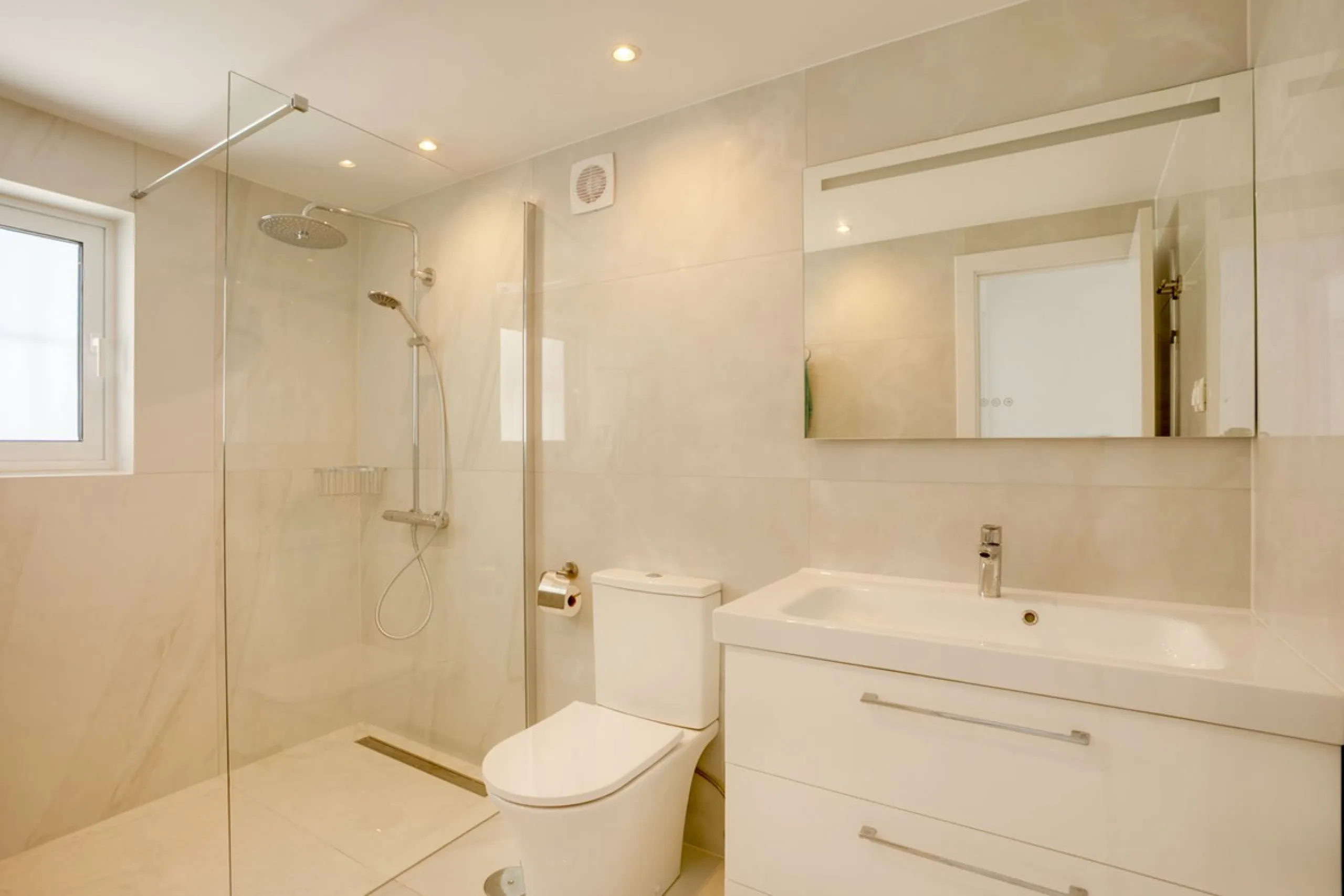 A beautifully renovated beachfront villa with perfect sea views. The house has been tastefully modernised to offer a large open plan living room with fully fitted modern kitchen, on the lower level is also one of the 3 bedrooms with bathroom.