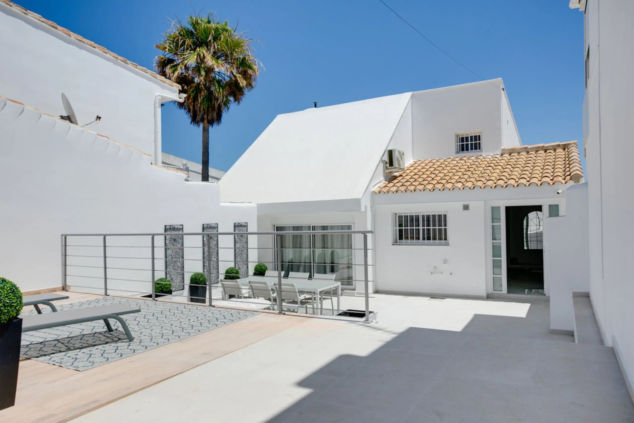 A beautifully renovated beachfront villa with perfect sea views. The house has been tastefully modernised to offer a large open plan living room with fully fitted modern kitchen, on the lower level is also one of the 3 bedrooms with bathroom.