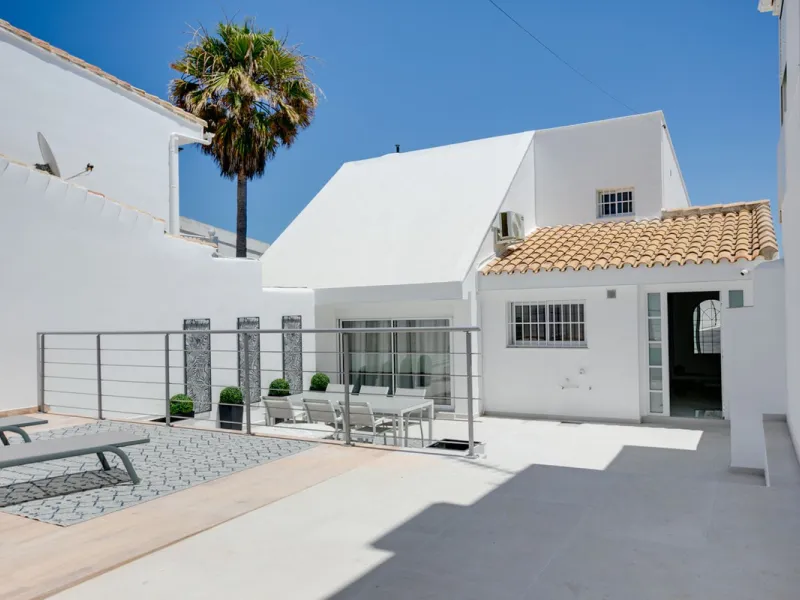 A beautifully renovated beachfront villa with perfect sea views. The house has been tastefully modernised to offer a large open plan living room with fully fitted modern kitchen, on the lower level is also one of the 3 bedrooms with bathroom.