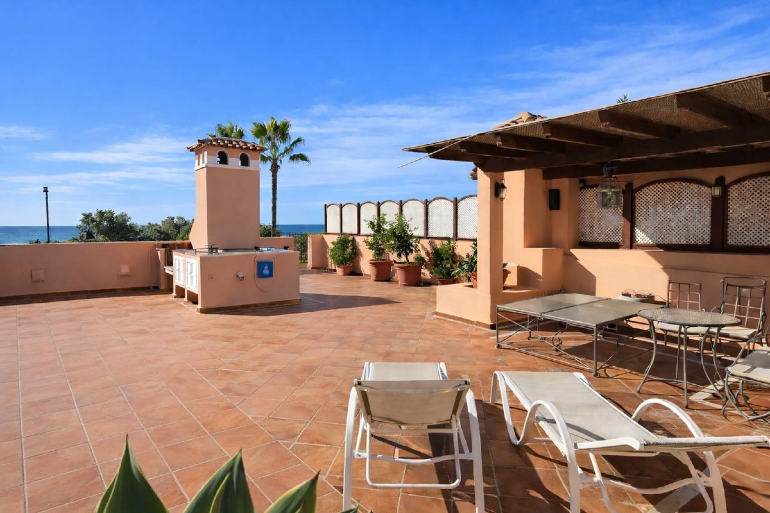 Apartment - Penthouse в продаже в Estepona, Málaga. В доме 2 спален и 2 ванных комнат. Площадь дома 128 м²