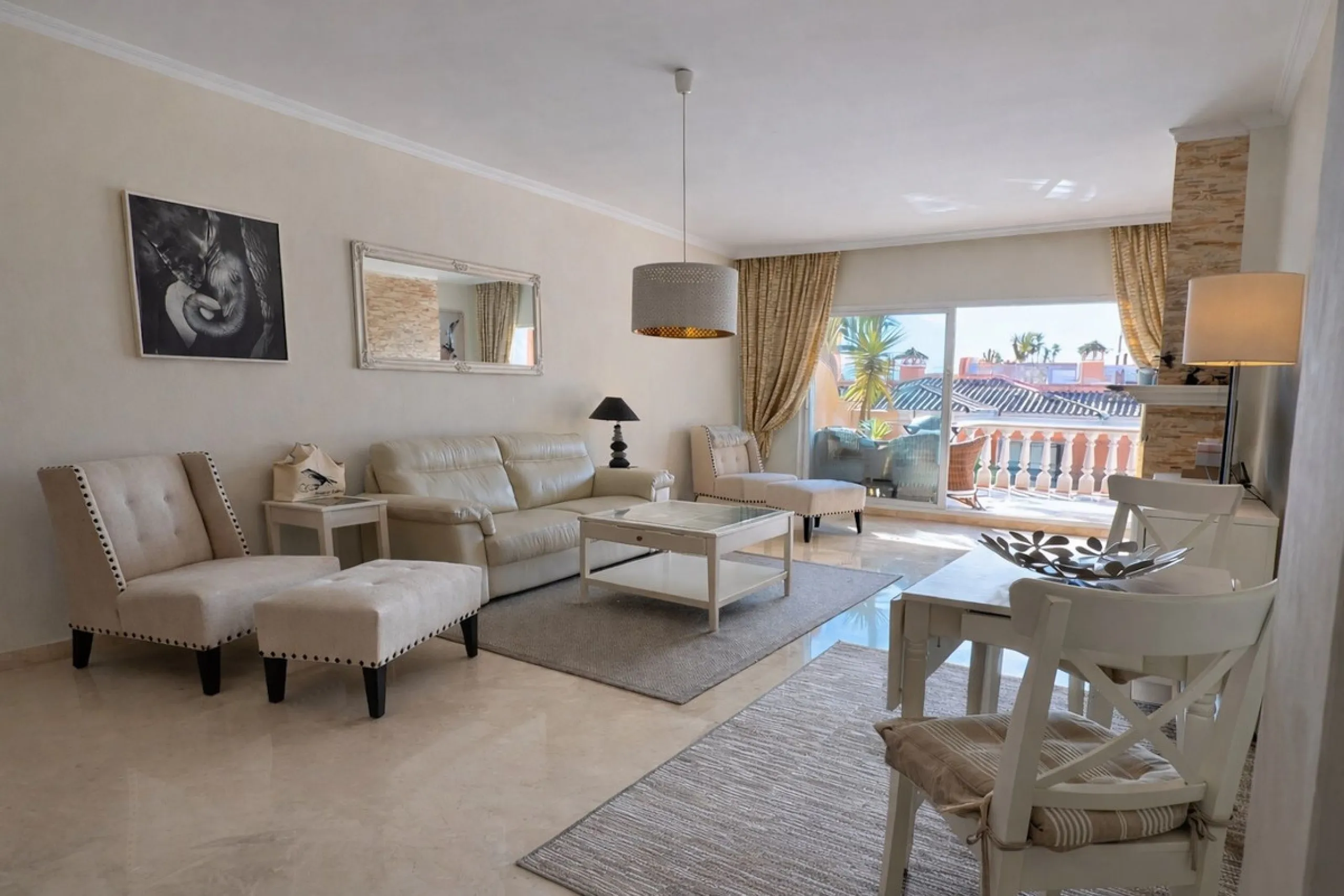 Apartment - Penthouse в продаже в Estepona, Málaga. В доме 2 спален и 2 ванных комнат. Площадь дома 128 м²