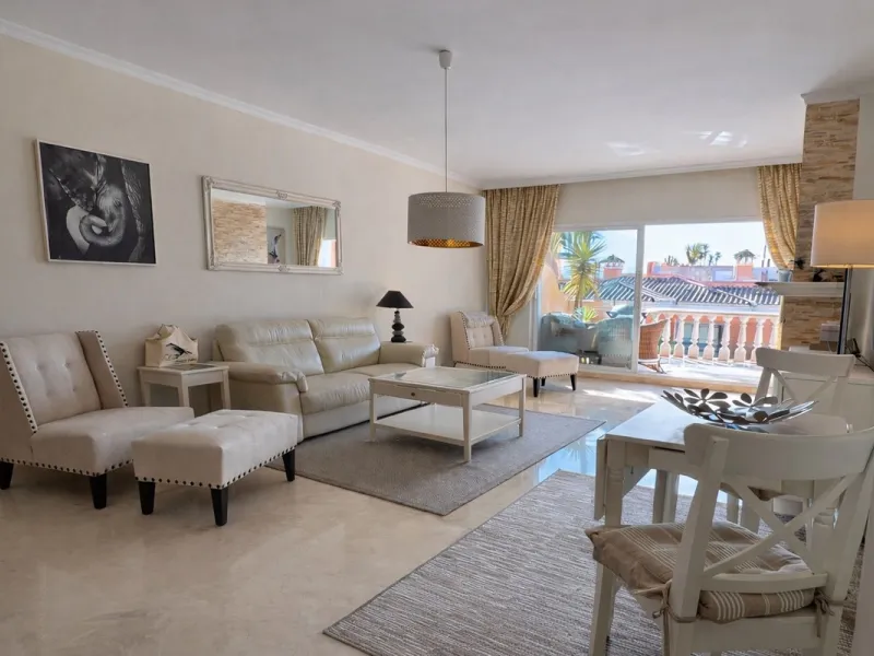 Apartment - Penthouse в продаже в Estepona, Málaga. В доме 2 спален и 2 ванных комнат. Площадь дома 128 м²
