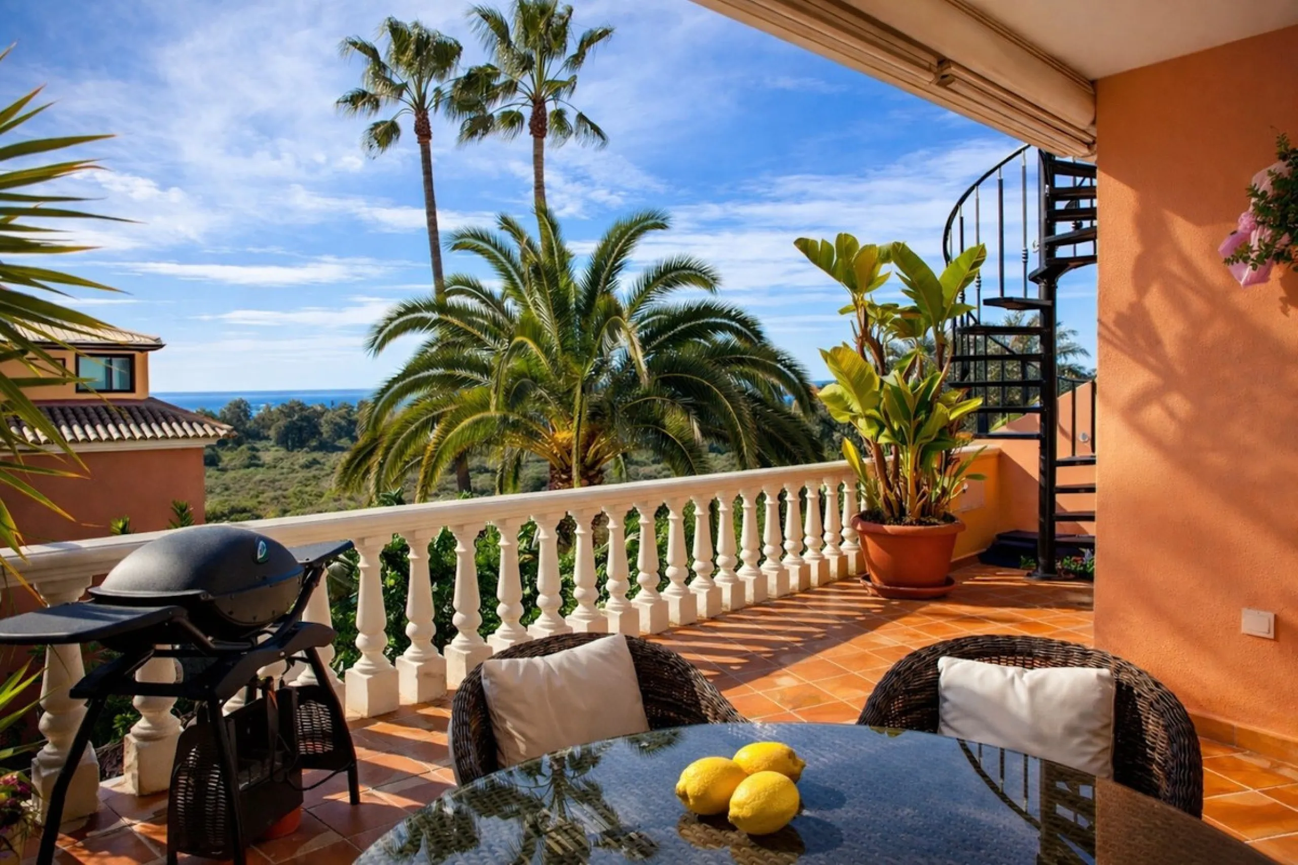 Apartment - Penthouse в продаже в Estepona, Málaga. В доме 2 спален и 2 ванных комнат. Площадь дома 128 м²