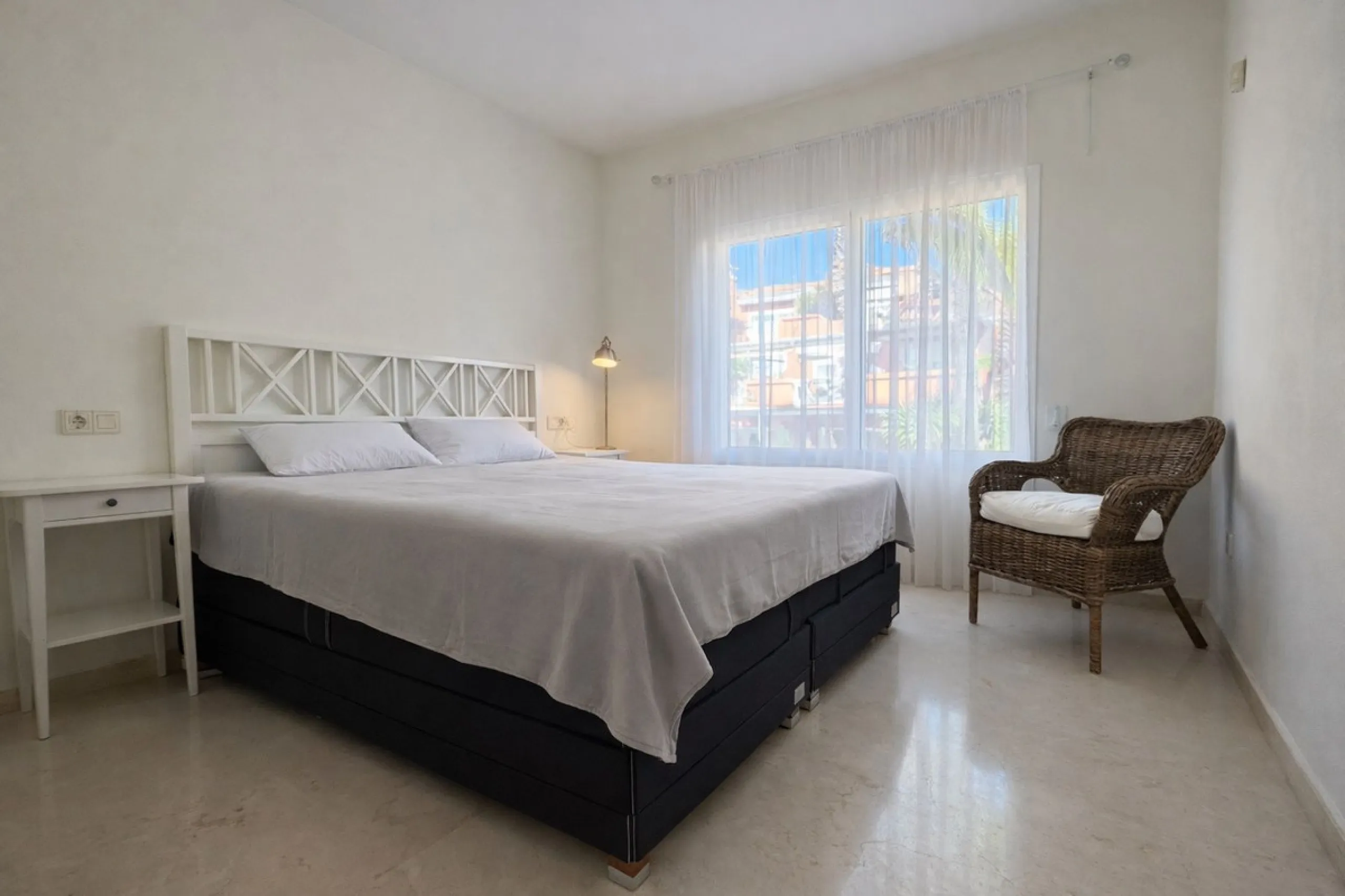 Apartment - Penthouse в продаже в Estepona, Málaga. В доме 2 спален и 2 ванных комнат. Площадь дома 128 м²
