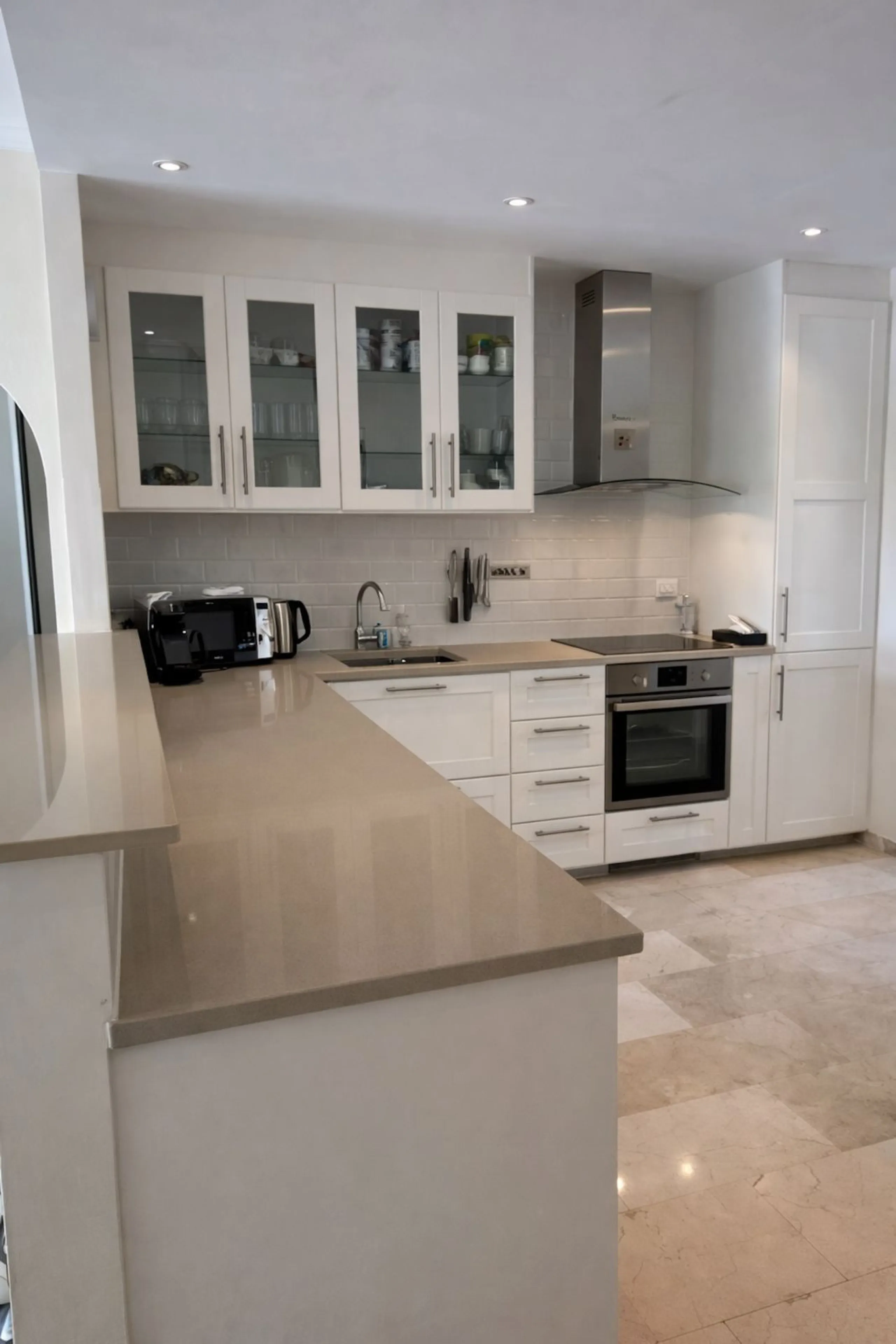 Apartment - Penthouse в продаже в Estepona, Málaga. В доме 2 спален и 2 ванных комнат. Площадь дома 128 м²