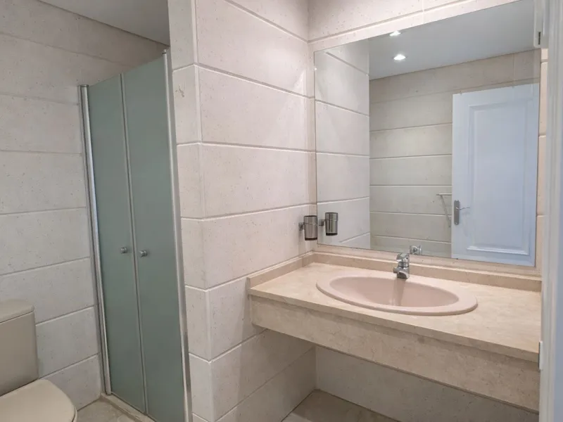 Apartment - Penthouse в продаже в Estepona, Málaga. В доме 2 спален и 2 ванных комнат. Площадь дома 128 м²