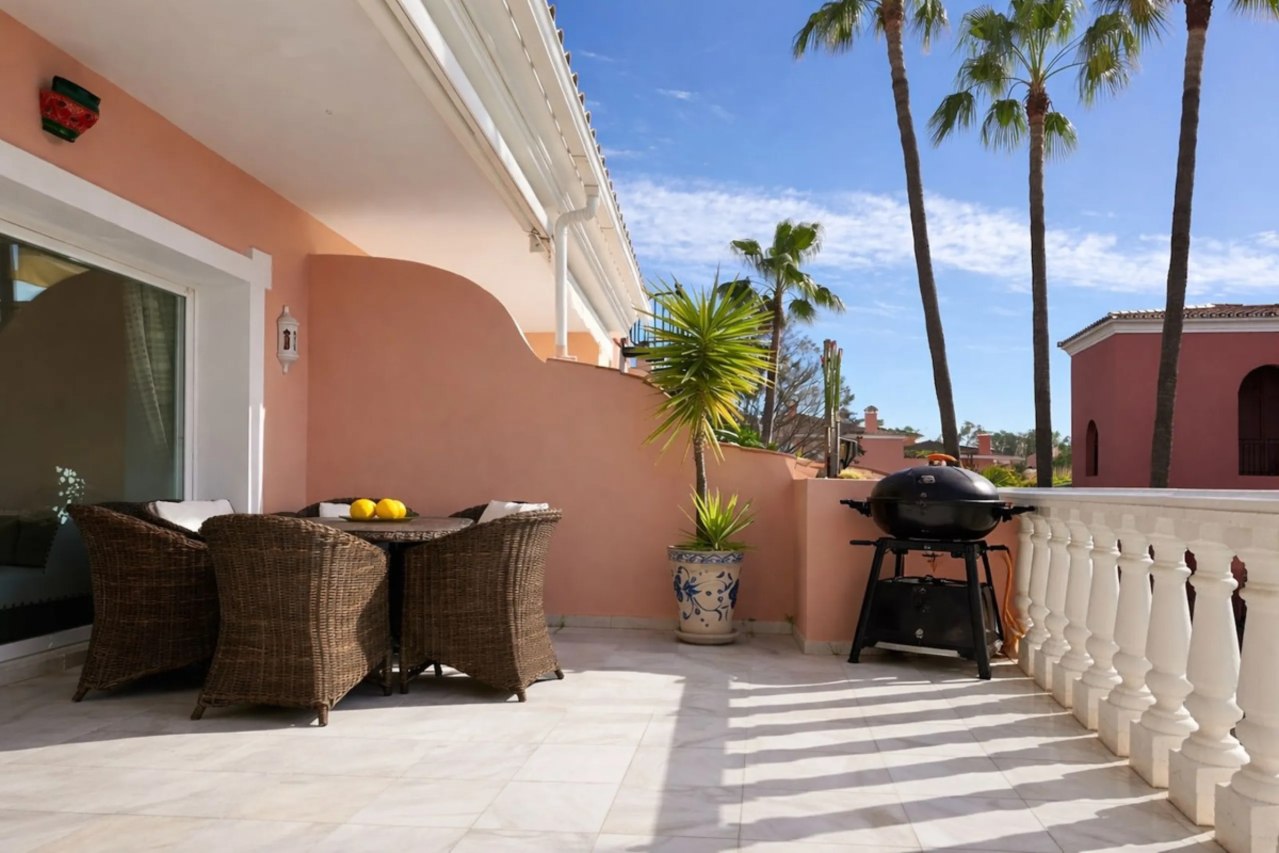 Apartment - Penthouse в продаже в Estepona, Málaga. В доме 2 спален и 2 ванных комнат. Площадь дома 128 м²