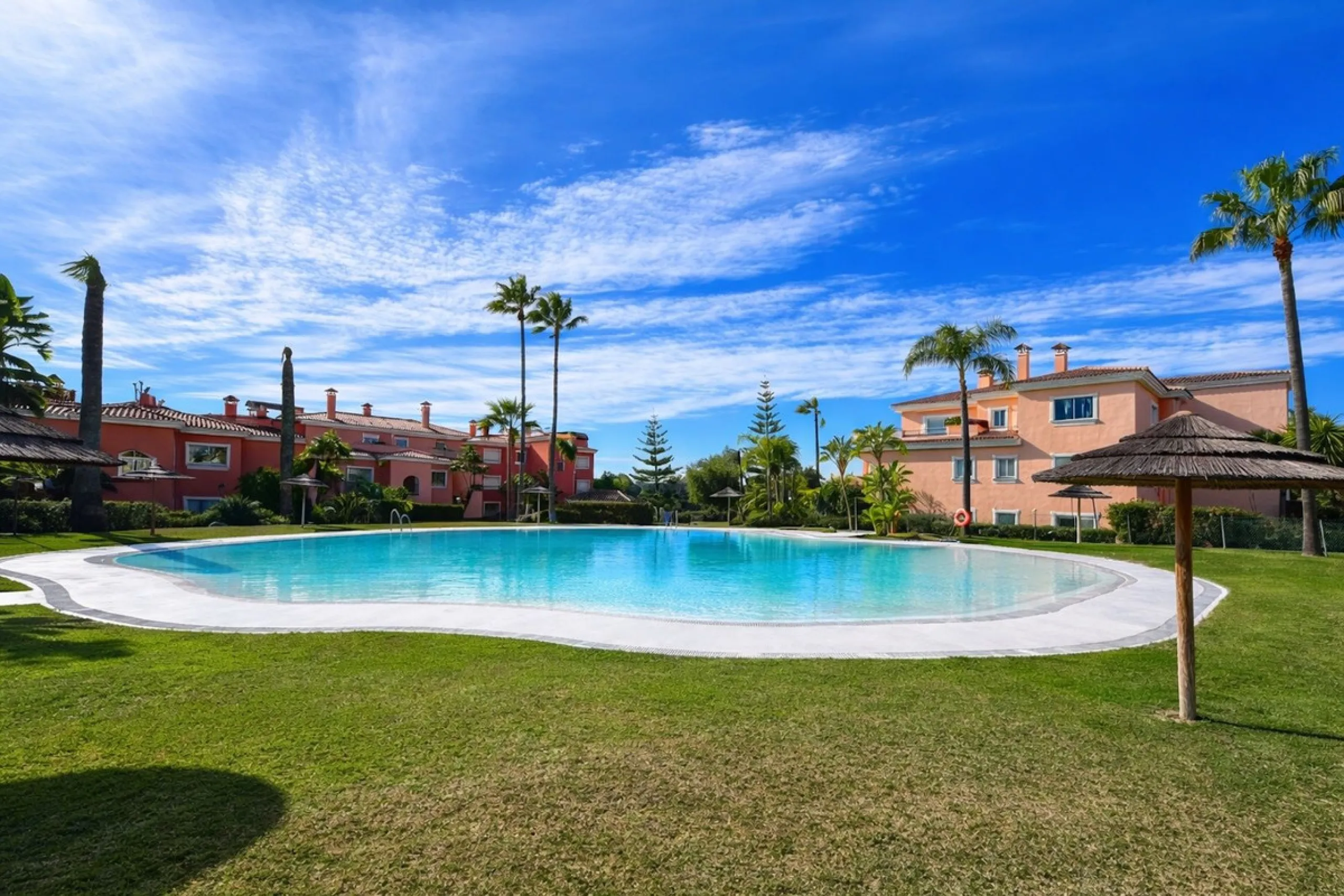 Apartment - Penthouse в продаже в Estepona, Málaga. В доме 2 спален и 2 ванных комнат. Площадь дома 128 м²
