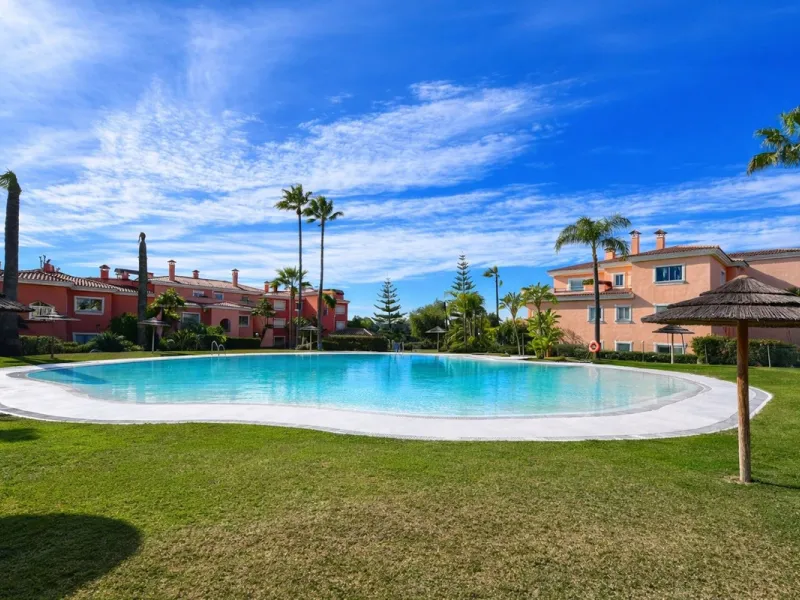 Apartment - Penthouse в продаже в Estepona, Málaga. В доме 2 спален и 2 ванных комнат. Площадь дома 128 м²