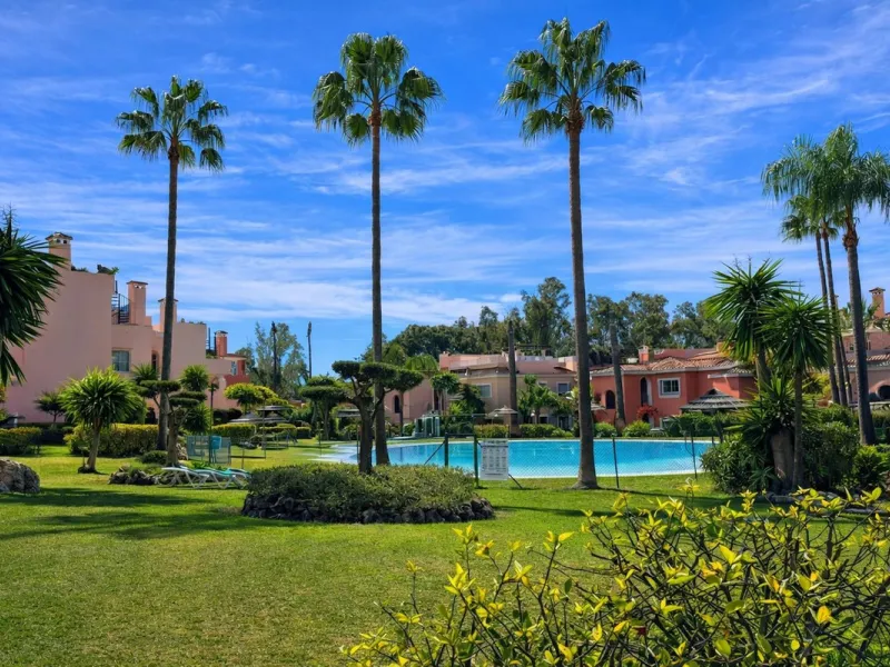 Apartment - Penthouse в продаже в Estepona, Málaga. В доме 2 спален и 2 ванных комнат. Площадь дома 128 м²