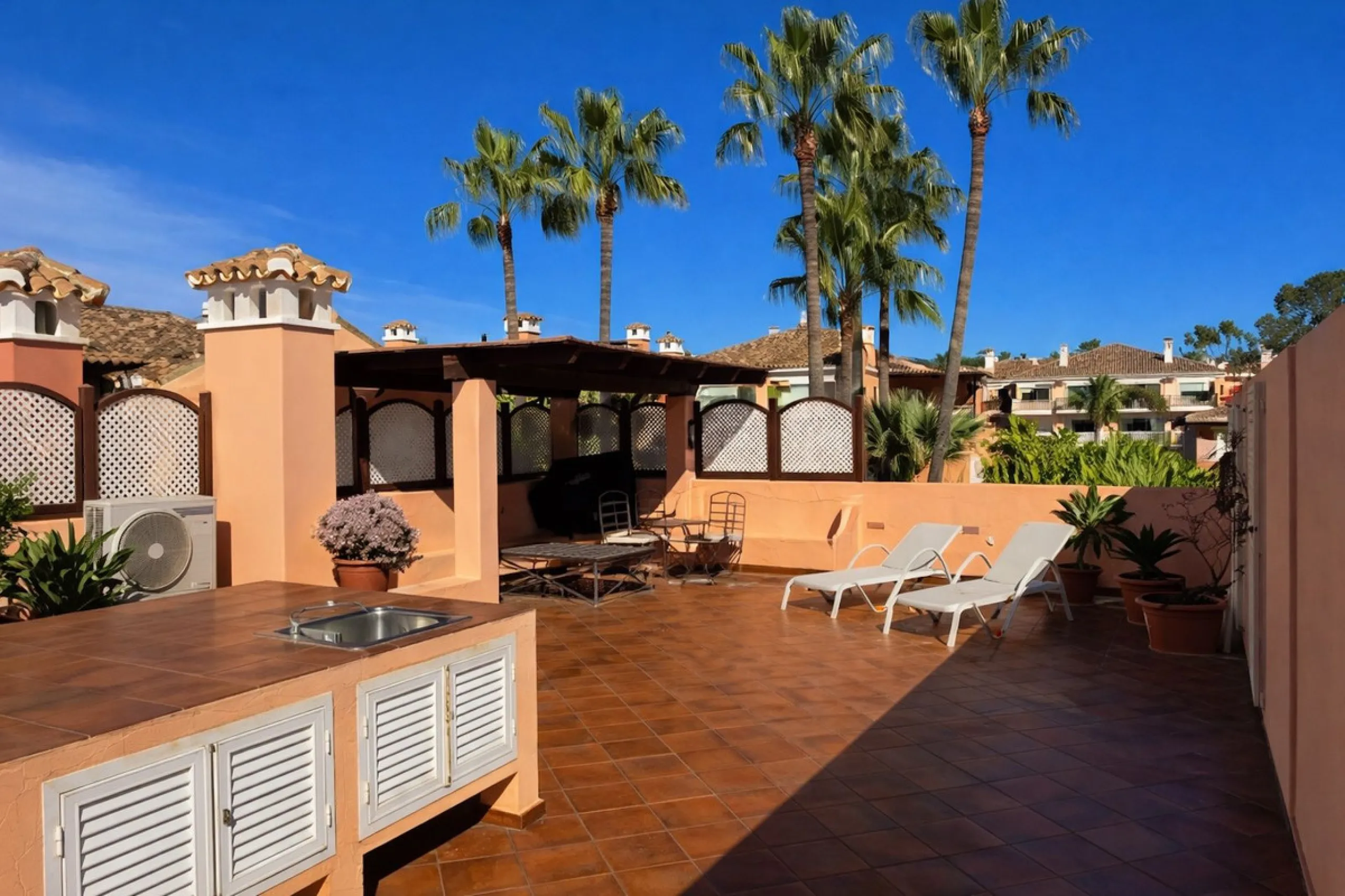 Apartment - Penthouse в продаже в Estepona, Málaga. В доме 2 спален и 2 ванных комнат. Площадь дома 128 м²