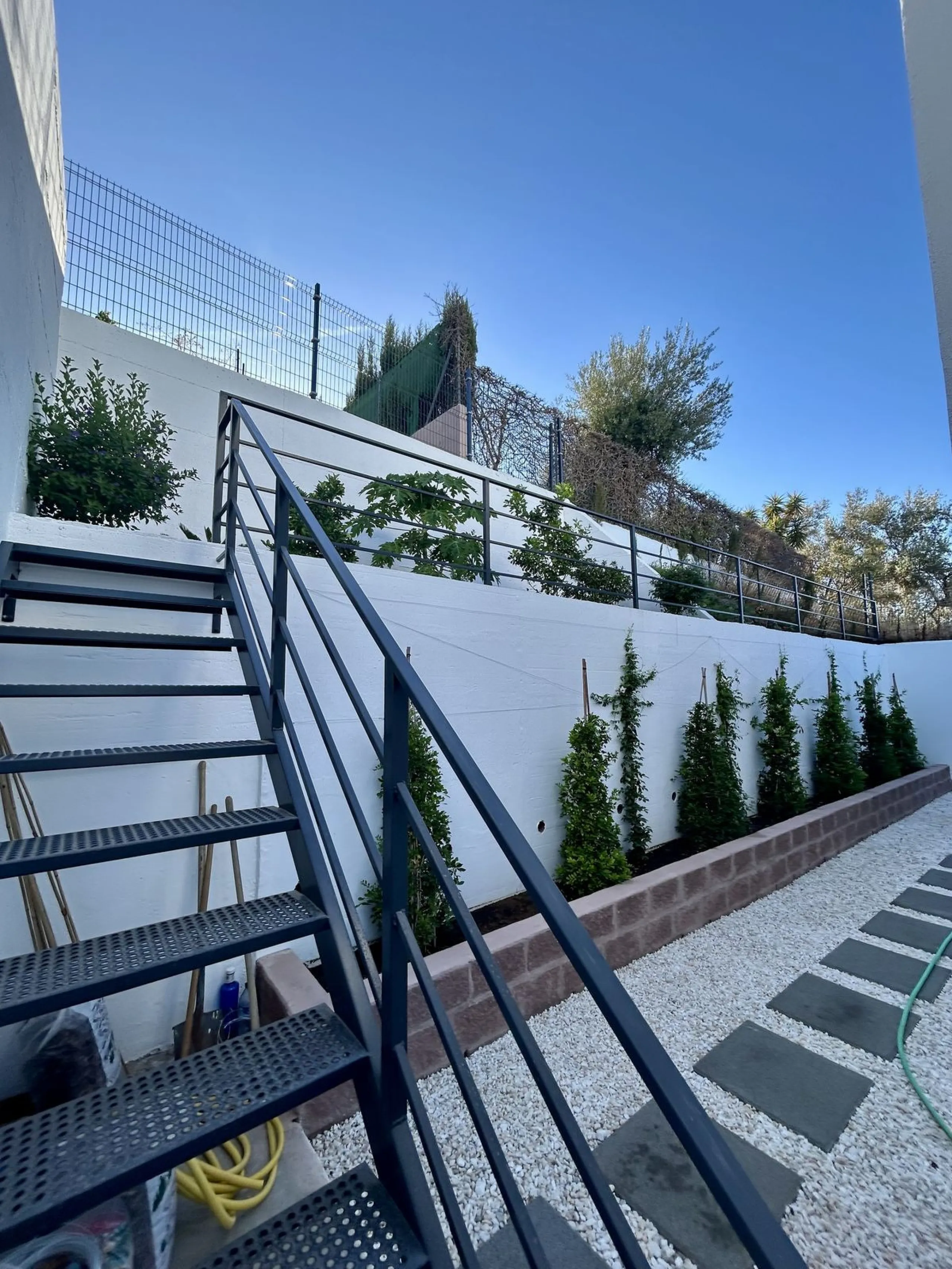 Discover this stunning luxury villa in Mijas, Málaga, combining elegance and comfort in an idyllic setting.