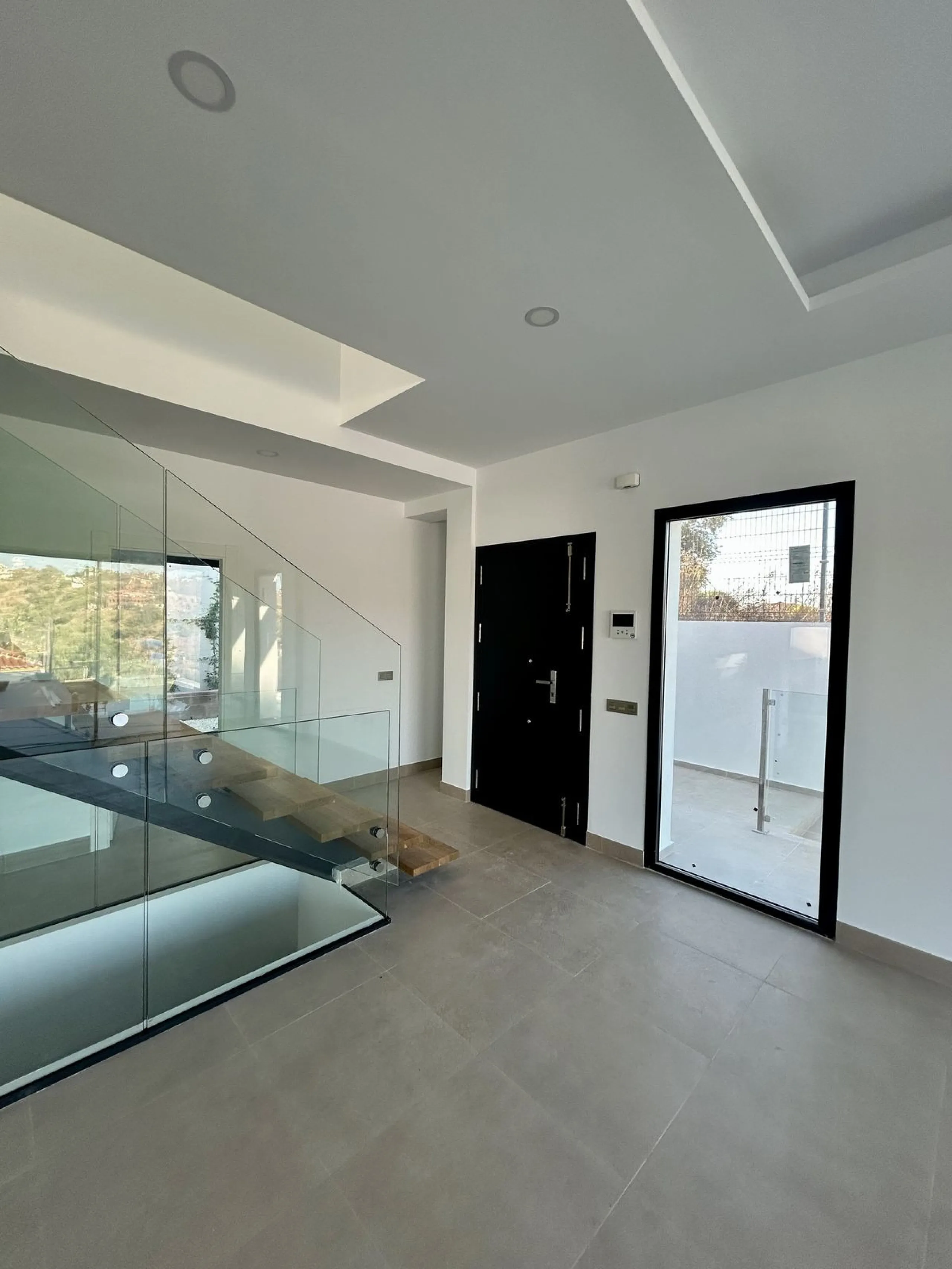Discover this stunning luxury villa in Mijas, Málaga, combining elegance and comfort in an idyllic setting.
