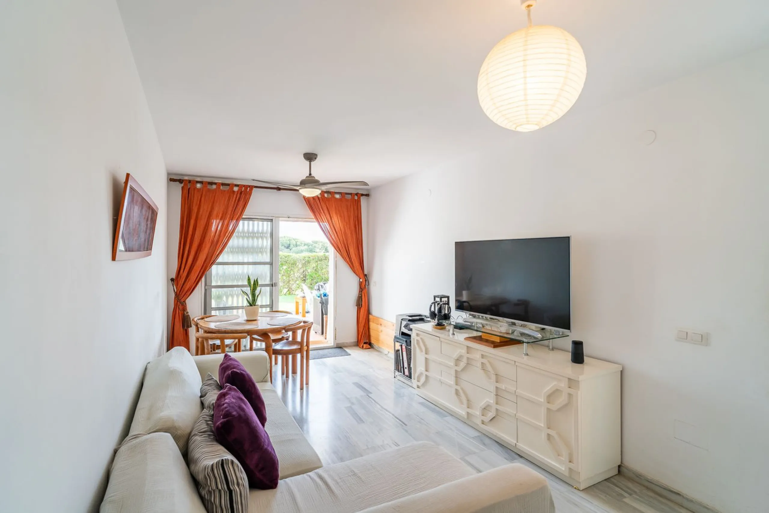 Exclusive ground-floor apartment with private garden and direct beach access – El Faro de Mijas