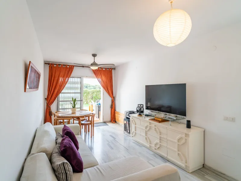 Exclusive ground-floor apartment with private garden and direct beach access – El Faro de Mijas