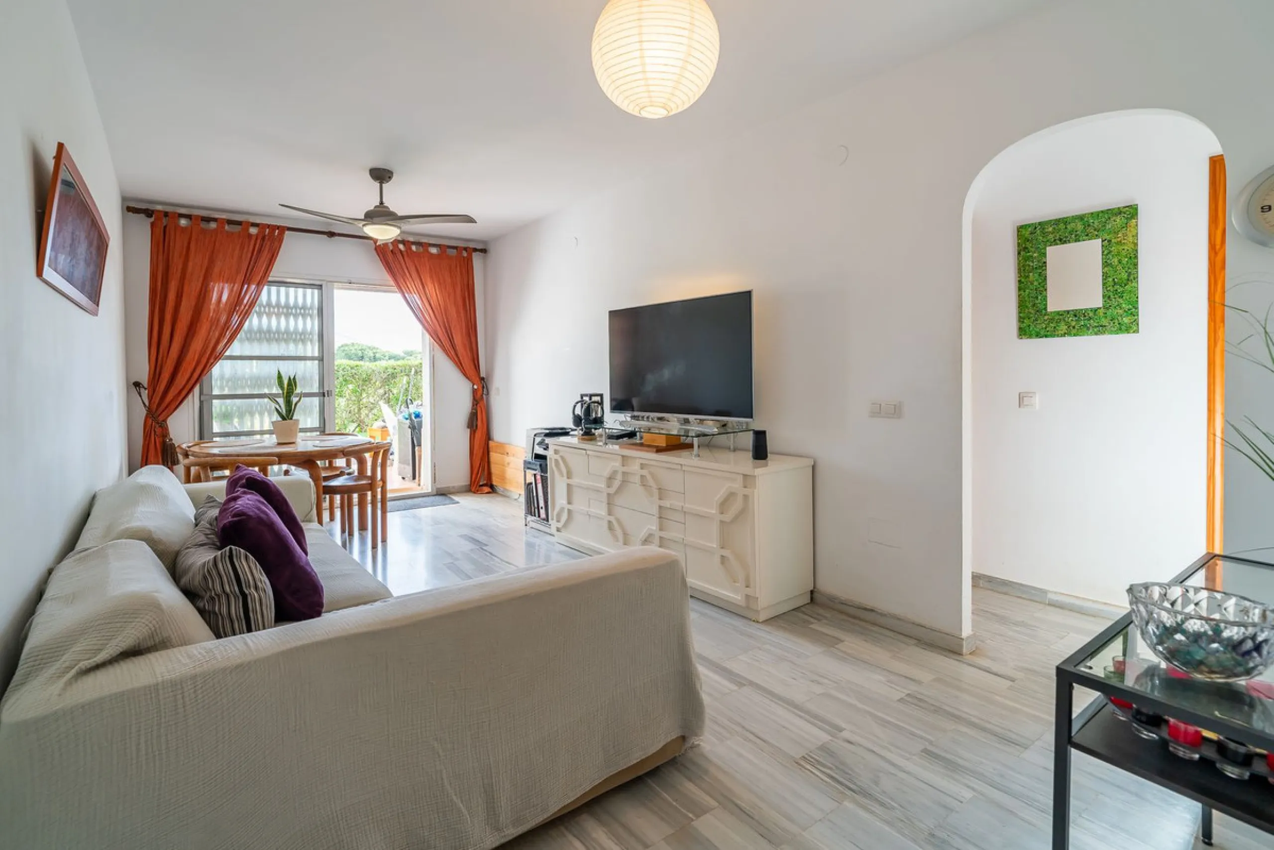 Exclusive ground-floor apartment with private garden and direct beach access – El Faro de Mijas