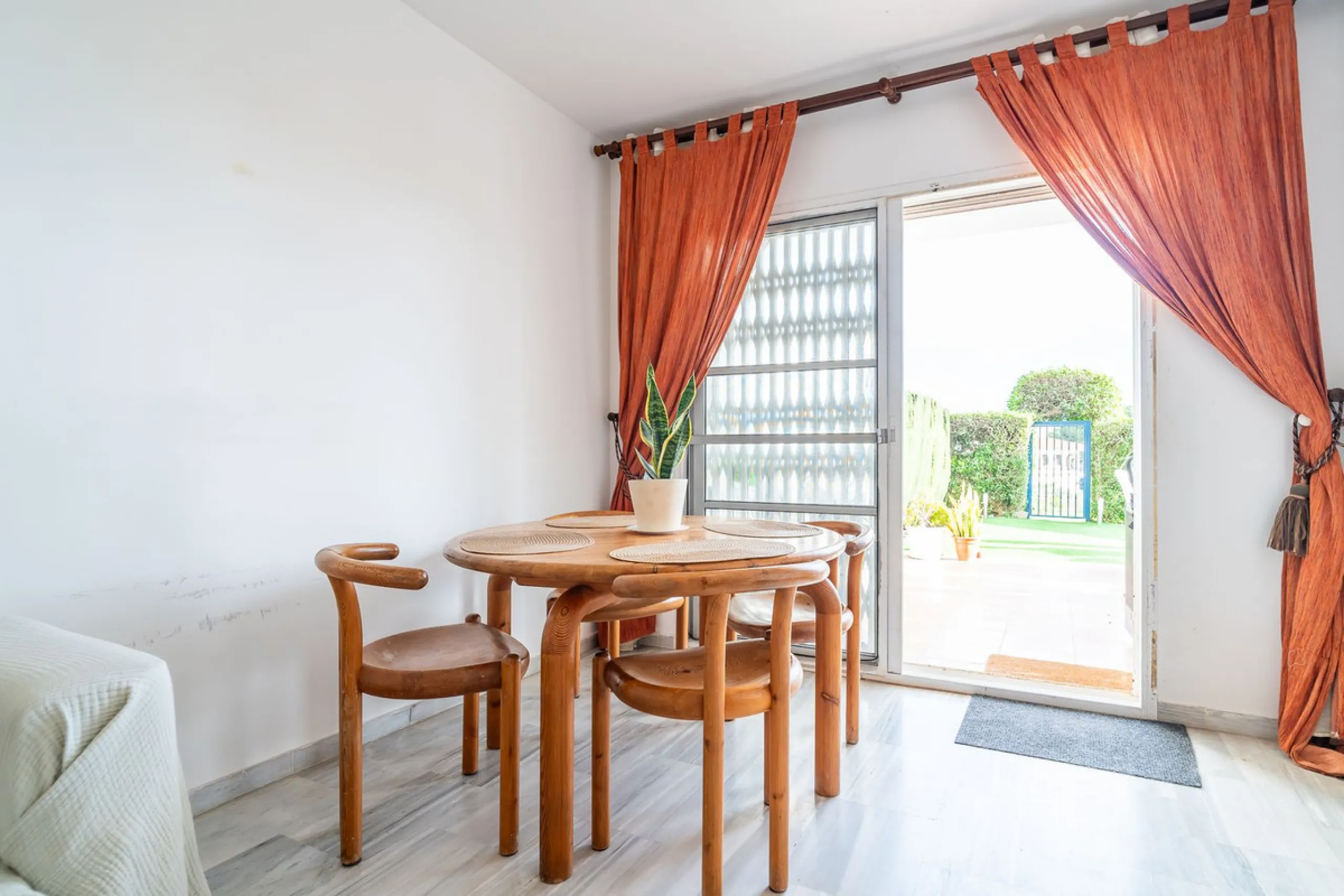 Exclusive ground-floor apartment with private garden and direct beach access – El Faro de Mijas