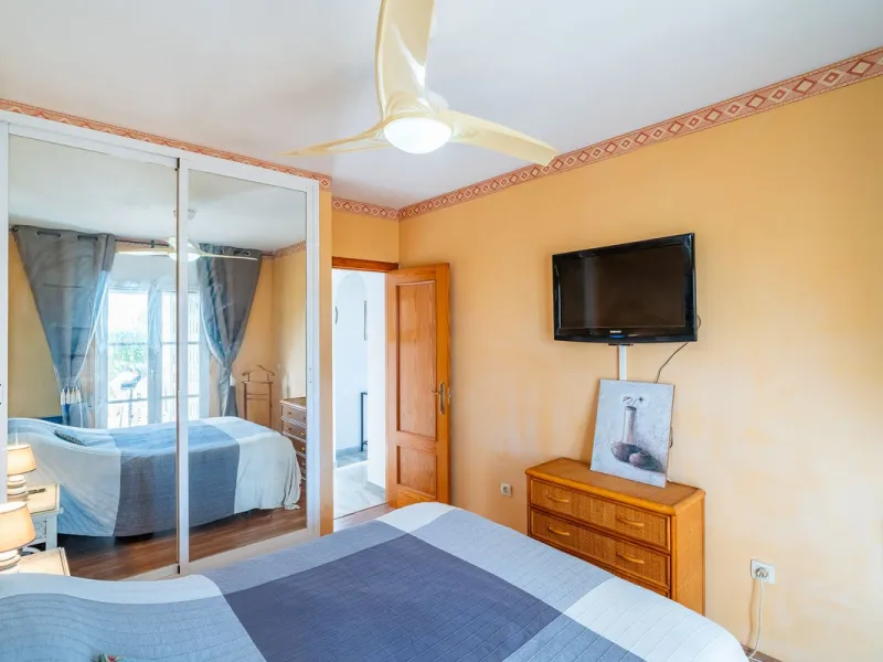 Exclusive ground-floor apartment with private garden and direct beach access – El Faro de Mijas