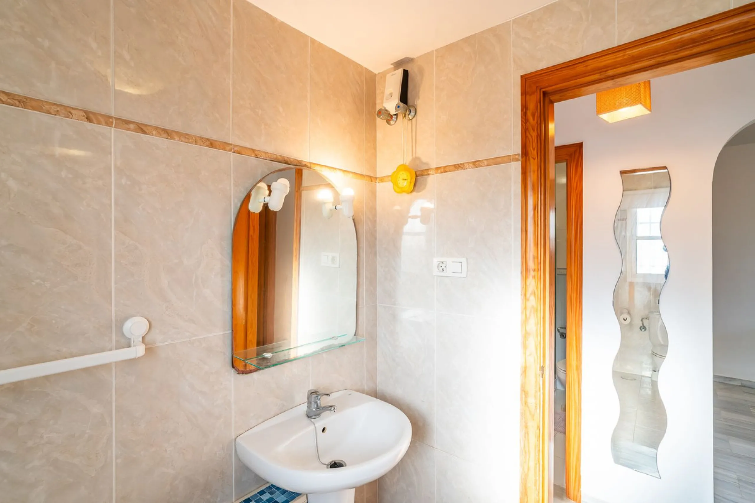 Exclusive ground-floor apartment with private garden and direct beach access – El Faro de Mijas