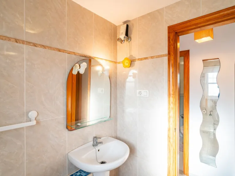 Exclusive ground-floor apartment with private garden and direct beach access – El Faro de Mijas